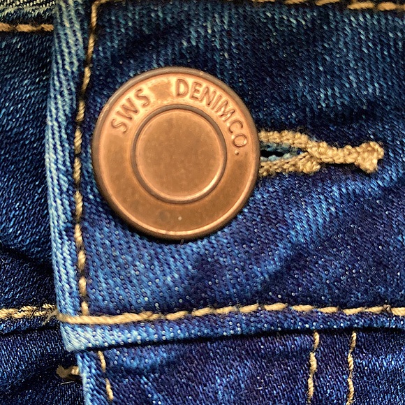 •LONDON 90’s VINTAGE, Low Rise Jean Shorts - Picture 10 of 12